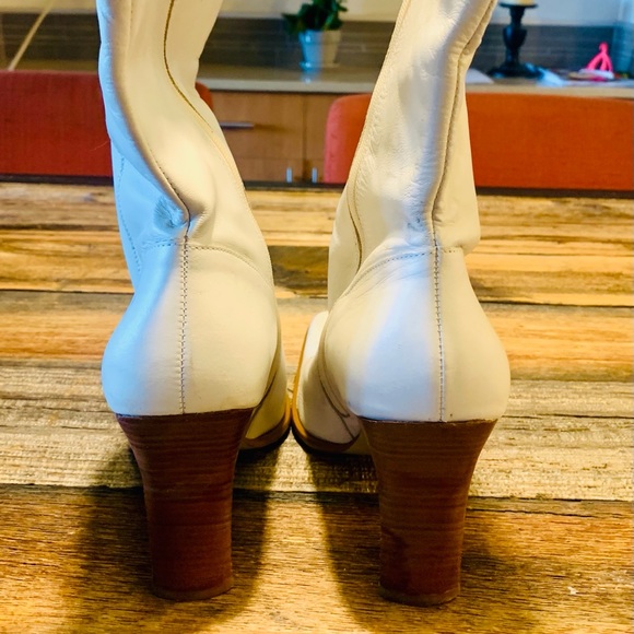 Vintage white leather ankle boots with zipper - Picture 3 of 5